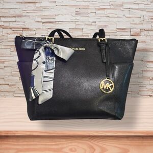 Michael Kors Charlotte Large Saffiano Leather Top Zip Shoulder Tote